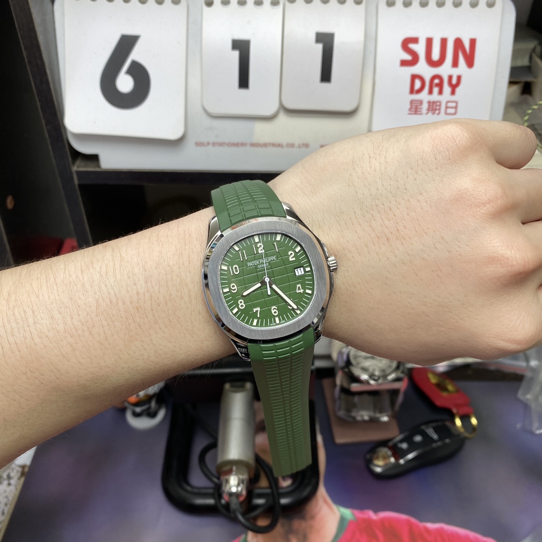 Patek Philippe Aquanaut Series 5168G-010, Green Dial Green Rubber Strap, 42.2mm Size.