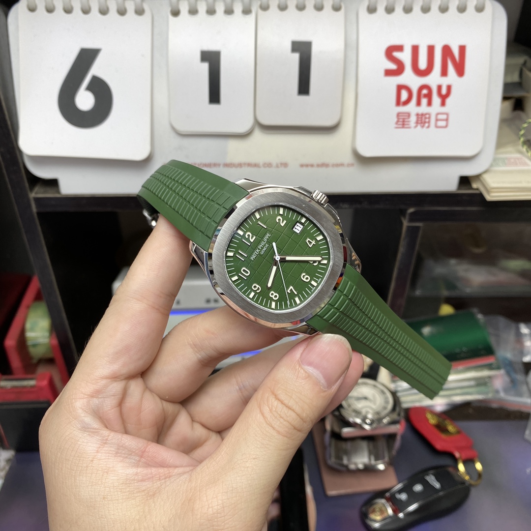 Patek Philippe Aquanaut Series 5168G-010, Green Dial Green Rubber Strap, 42.2mm Size.