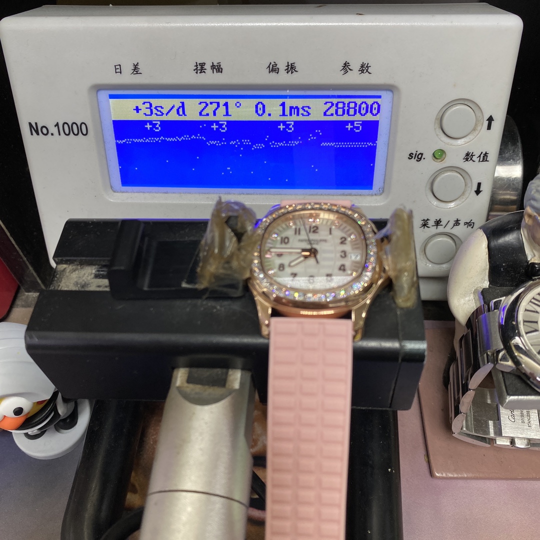Patek Philippe Aquanaut series 5072R-001, White Mother-of-Pearl Dial Rose Gold Case with Diamond Bezel, Women 35.6mm Size.