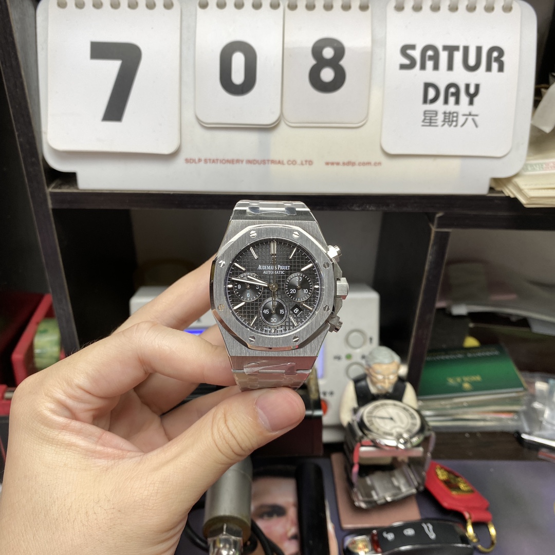 Audemars Piguet Royal Oak Offshore Series 26320ST.OO.1220ST.01, Stainless Steel Case Grey Dial Stainless Steel Bracelet, 41mm Size.