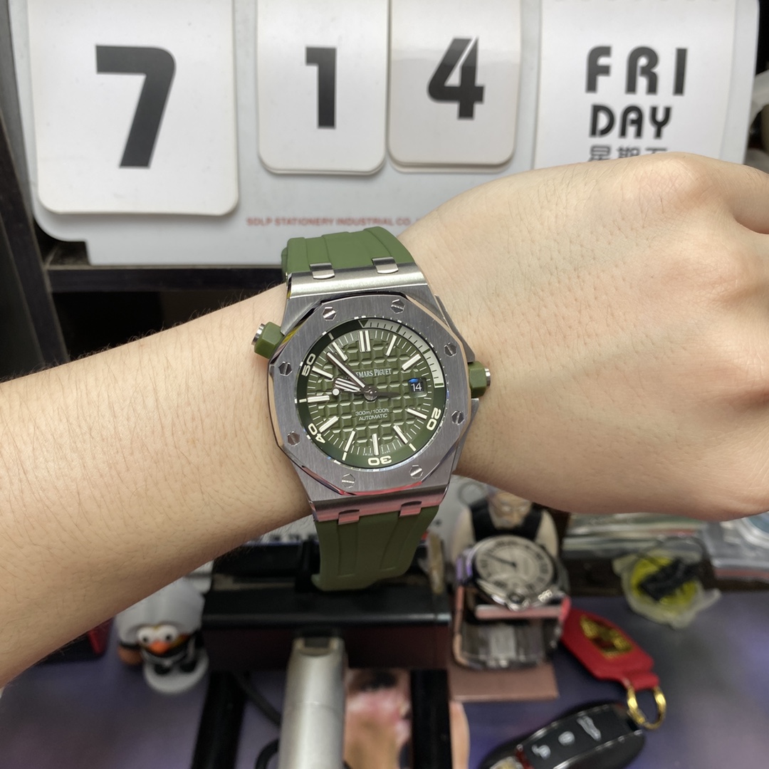 Audemars Piguet Royal Oak Offshore Series 15710ST.OO.A052CA.01, Green Dial, 42mm Size.