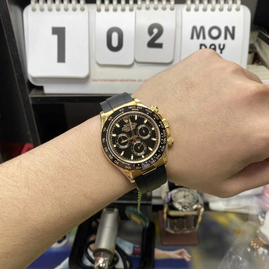 Rolex Cosmograph Daytona Series 116518LN-0035, Gold Case Black Dial, 40mm size.