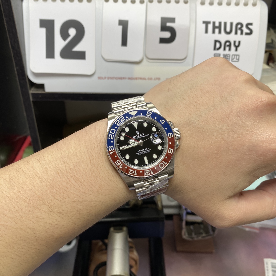 Rolex GMT-Master II series m126710blro-0001, Pepsi bezel features a five-link Jubilee bracelet a red and blue ceramic bezel a black dial and a red GMT hand, 40mm size.