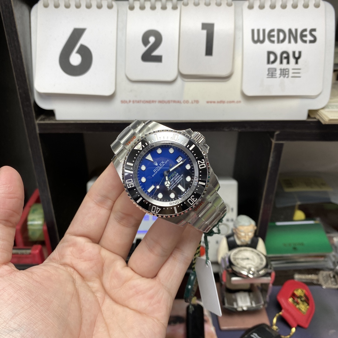 Rolex Sea-Dweller series m136660-0003, Gradient Blue Dial
