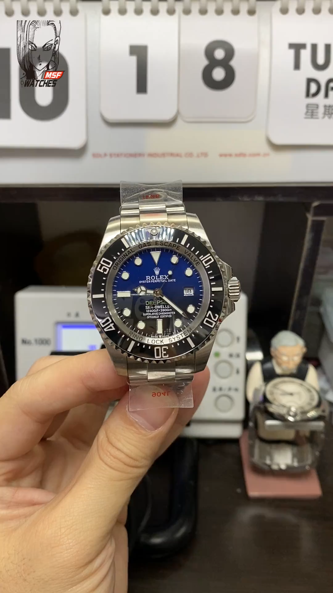 Rolex Sea-Dweller series m136660-0003, Gradient Blue Dial