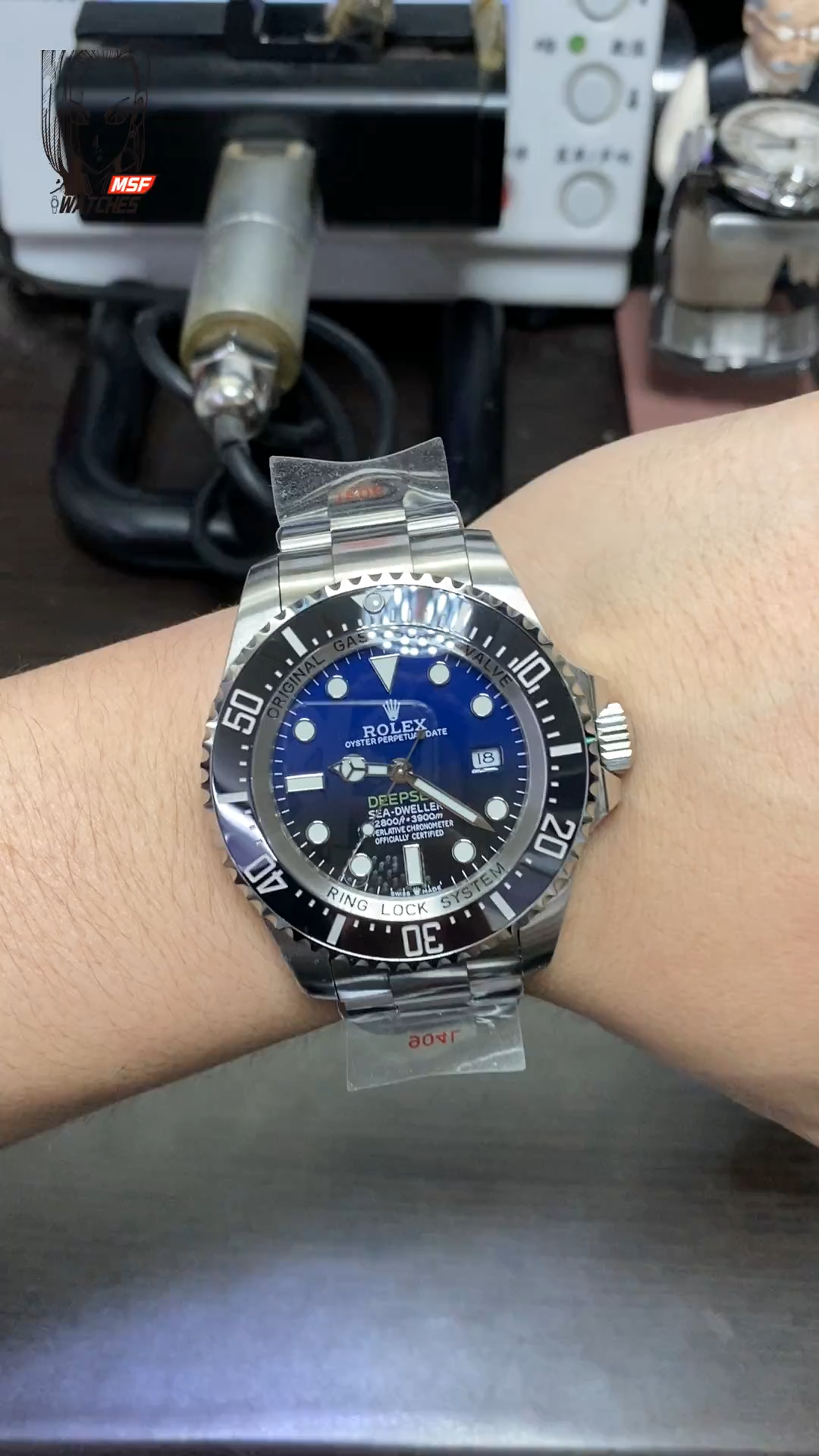 Rolex Sea-Dweller series m136660-0003, Gradient Blue Dial