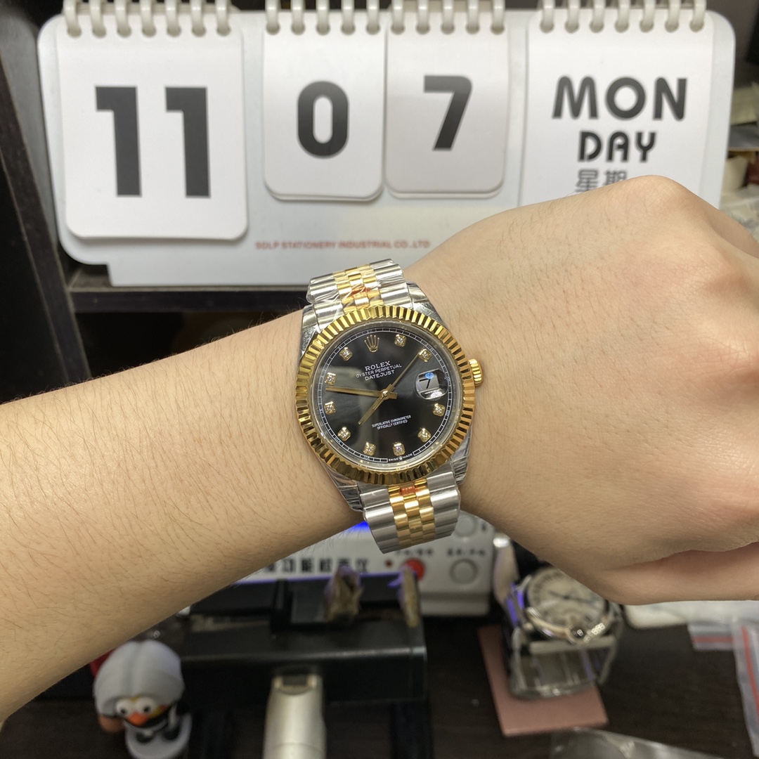 Rolex Datejust series m126333-0006, two-tone gold case black dial with diamond markers and a five-link two-tone gold bracelet, 41mm size.